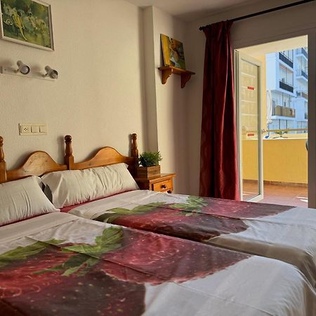 Apartamentos Turisticos Yamasol フエンヒロラ エクステリア 写真